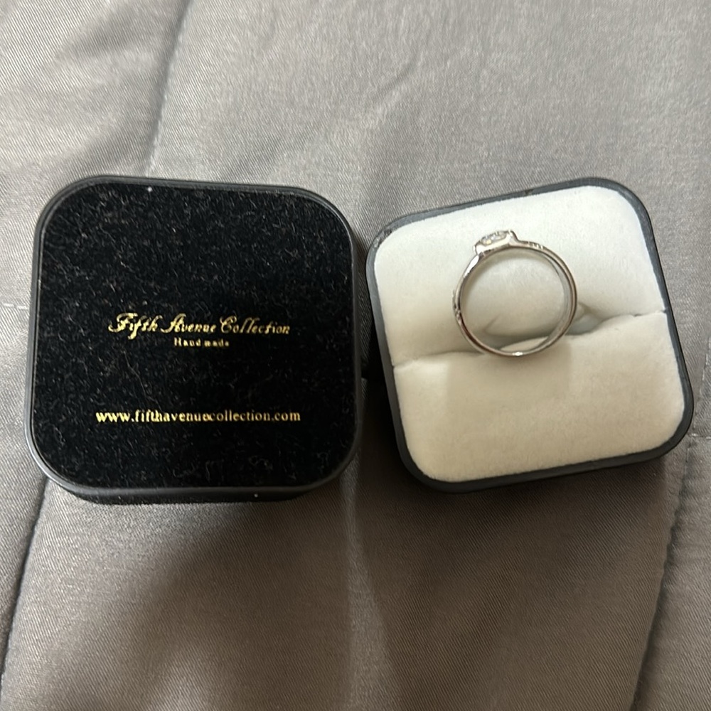 Ring - Picture 2 of 4